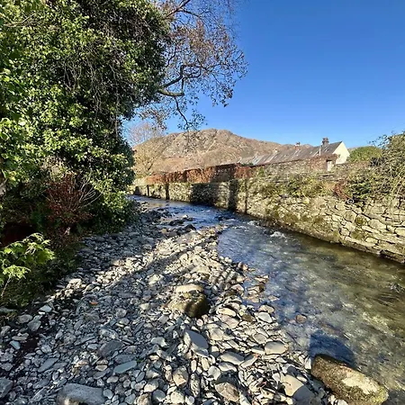 Hedgehogs - Luxury Riverside In *