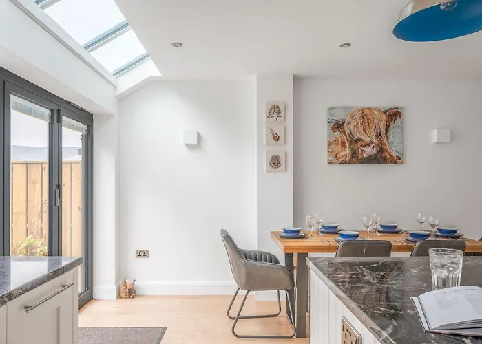 Hedgehogs - Luxury Riverside In * كونيستون