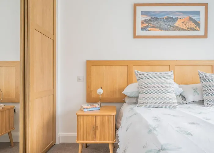 Hedgehogs - Luxury Riverside In