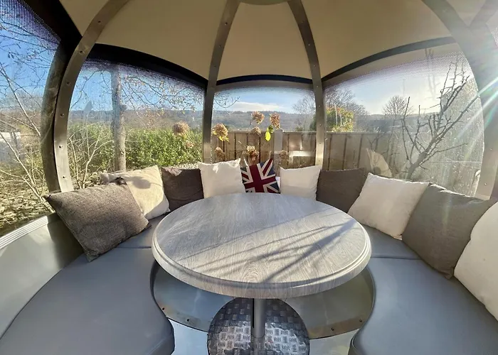 Hedgehogs - Luxury Riverside In * كونيستون