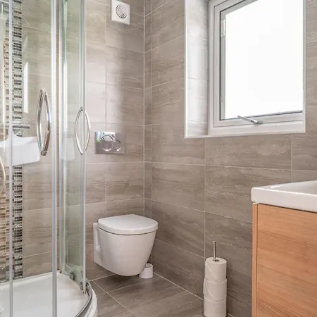 Hedgehogs - Luxury Riverside In * كونيستون