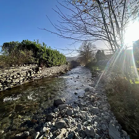 Hedgehogs - Luxury Riverside In 別荘 *
